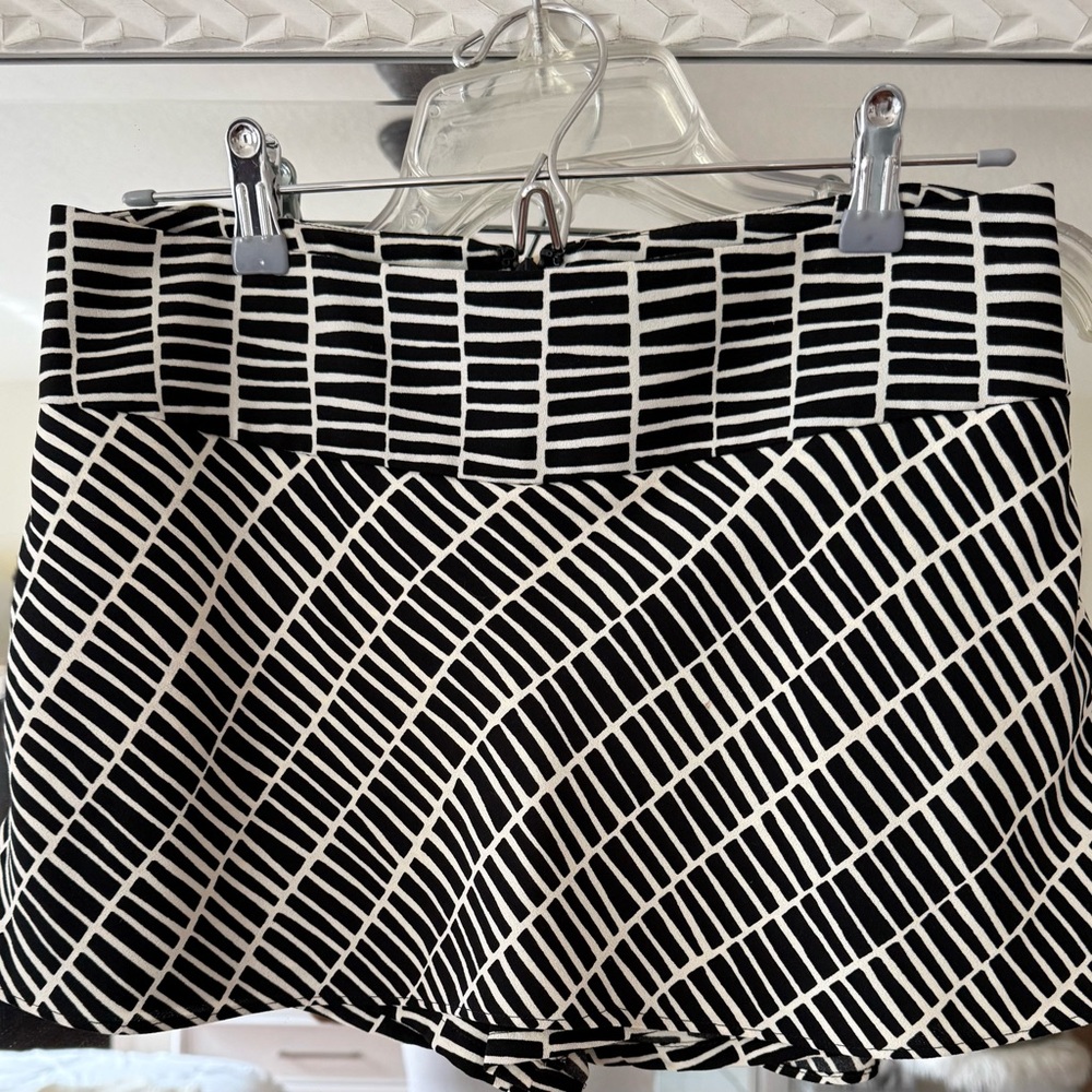 Black & White Geometric Mini Skort